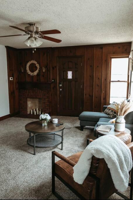 Bluebird Cottage, Walking Distance To Fairgrounds Hutchinson Exterior foto
