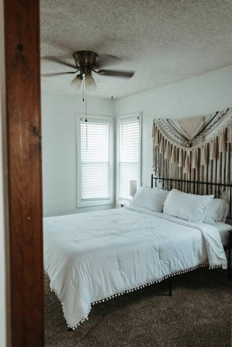 Bluebird Cottage, Walking Distance To Fairgrounds Hutchinson Exterior foto