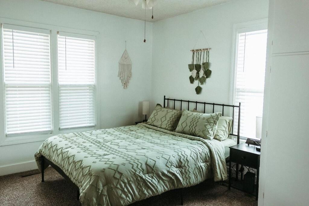 Bluebird Cottage, Walking Distance To Fairgrounds Hutchinson Exterior foto